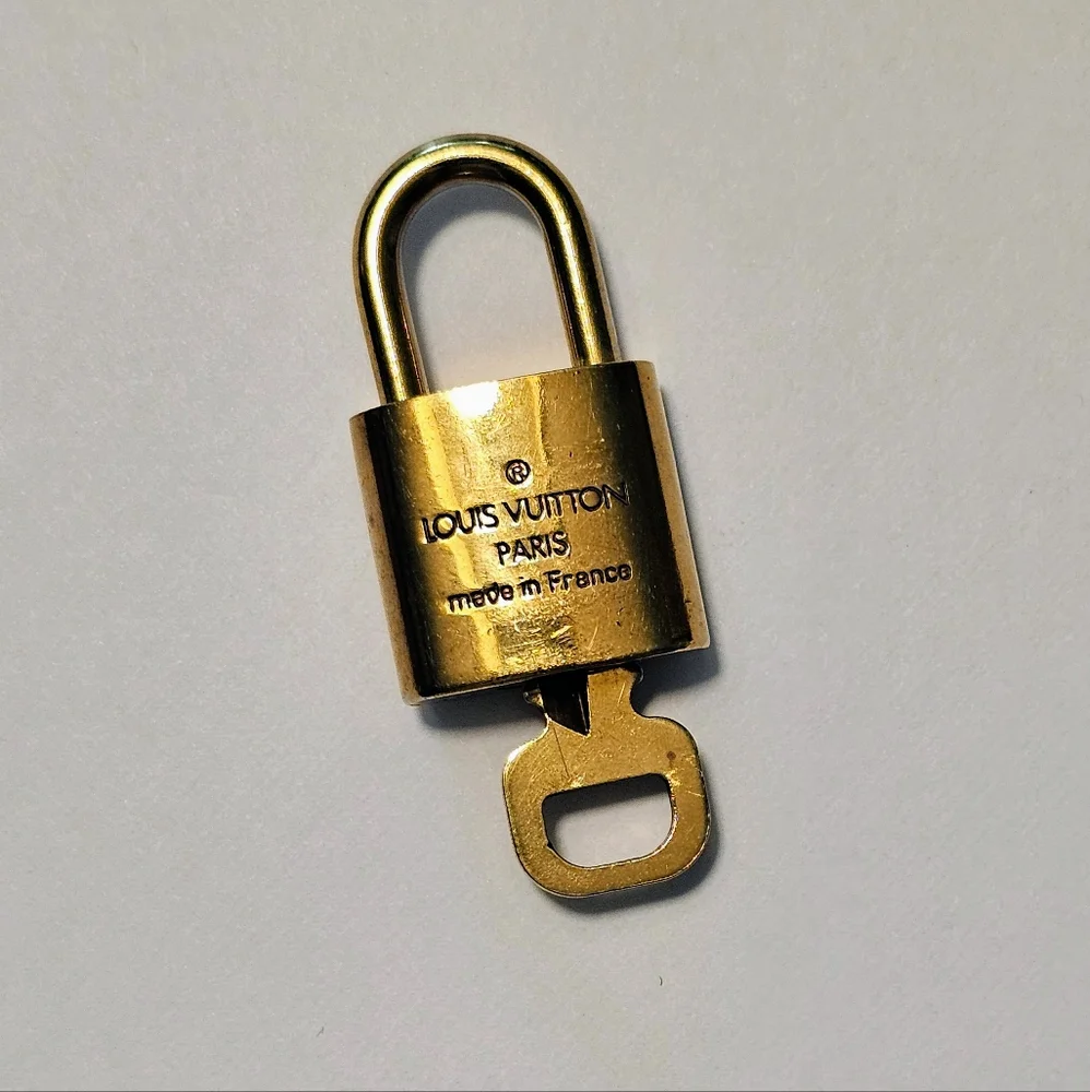 Louis Vuitton Brass Lock #321 Vintage 90s - Picture 3 of 6